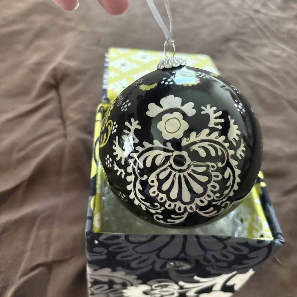 Vera Bradley 2010 Baroque Pattern Glass Ball Christmas Tree Ornament Holiday Box